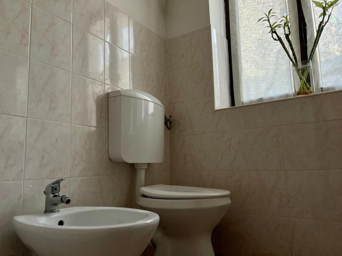 Novi Ligure Private Apartment Bagian luar foto