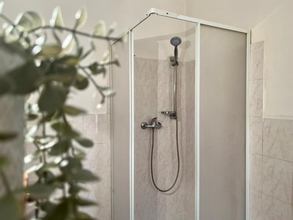Novi Ligure Private Apartment Bagian luar foto